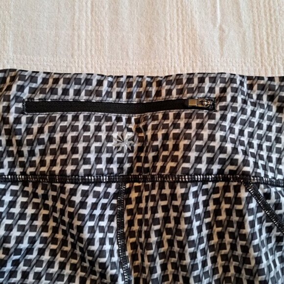 Athleta womens size Medium black, gray & white cropped leggings - Picture 5 of 6